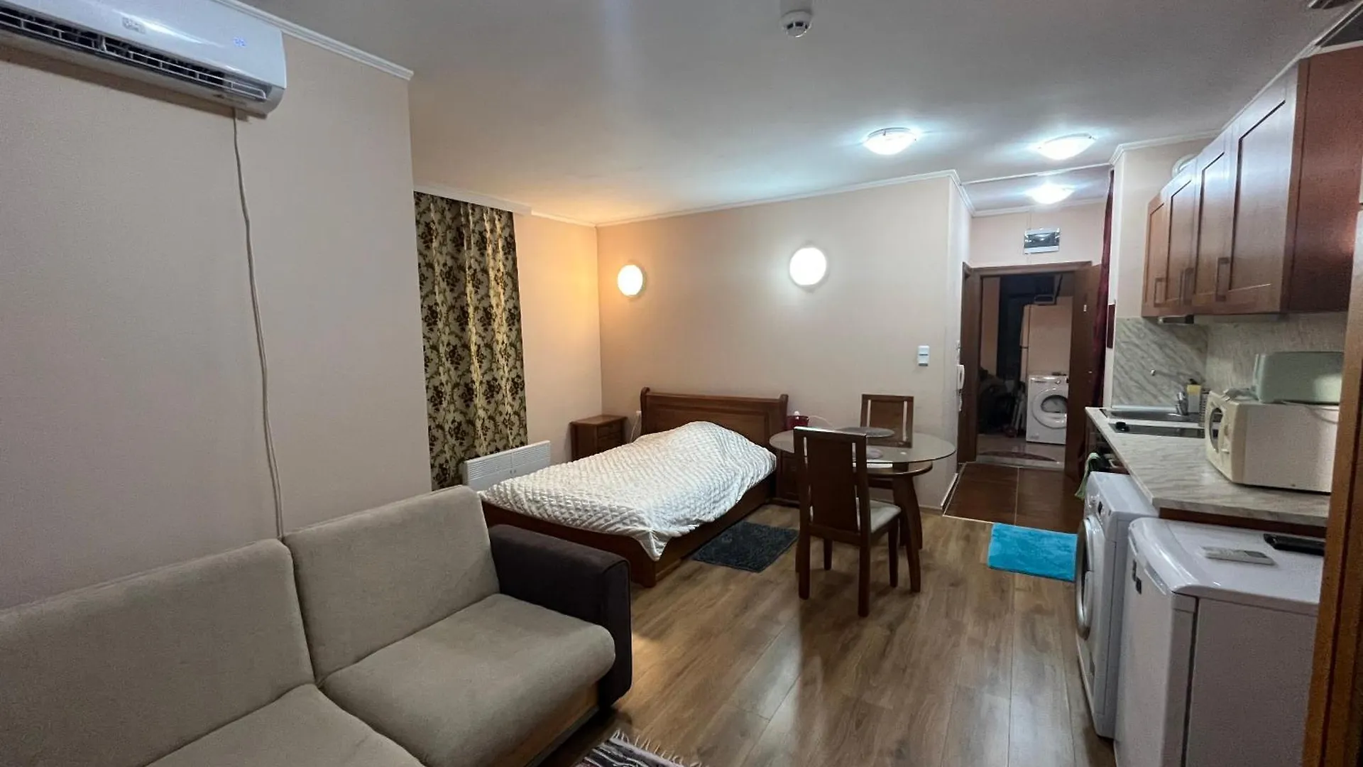 Spacious Studio At Gondola! Fast Wifi, Washer, Ac, Balcony, Quiet Bansko Lägenhet